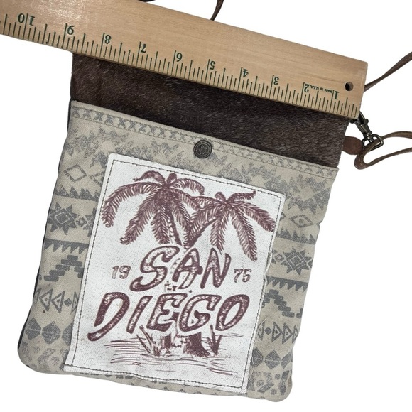 MYRA Bags San Diego 1978 Crossbody Bag - Picture 4 of 8